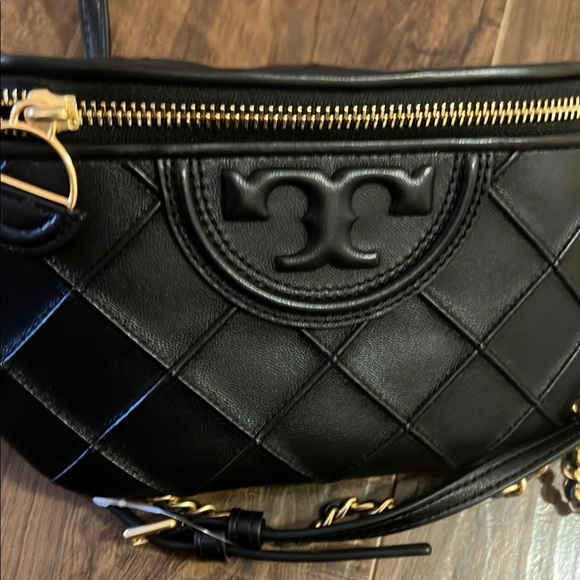 Tory Burch Black Quilted Crossbody Bag with Gold Chain - Picture 3 of 6
